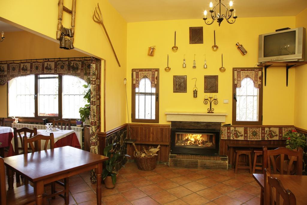 Hostal Restaurante Alto Rey Arroyo de las Fraguas Luaran gambar
