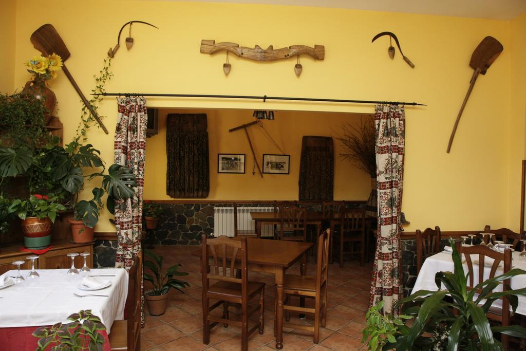 Hostal Restaurante Alto Rey Arroyo de las Fraguas Luaran gambar