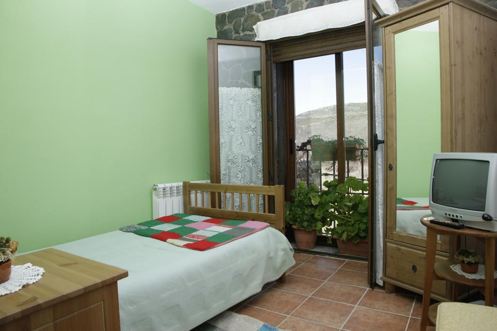 Hostal Restaurante Alto Rey Arroyo de las Fraguas Luaran gambar